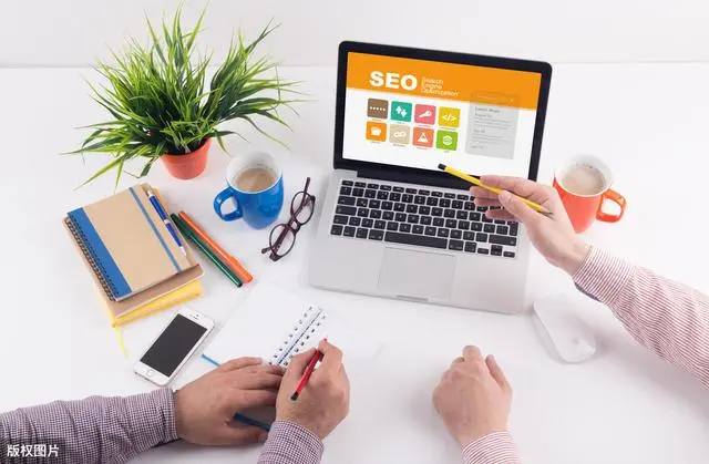 村委会回应公园密集扶手已拆除